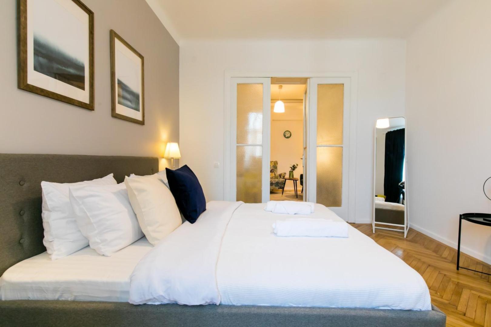 Heart Of The City - Cozy Apartments In Prime Location بوخارست الغرفة الصورة