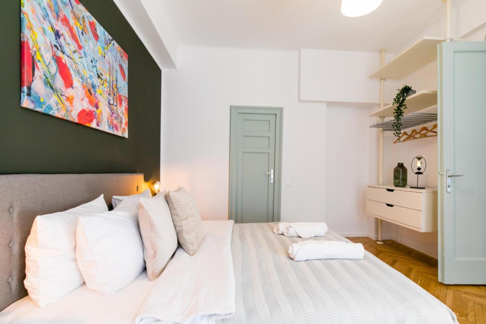Heart Of The City - Cozy Apartments In Prime Location بوخارست الغرفة الصورة