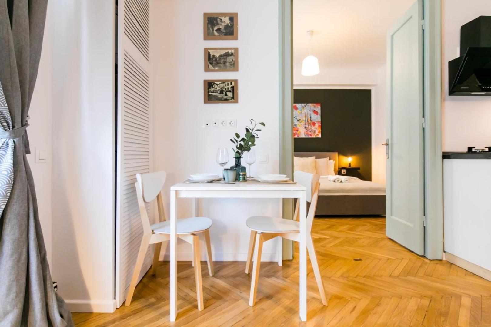 Heart Of The City - Cozy Apartments In Prime Location بوخارست الغرفة الصورة