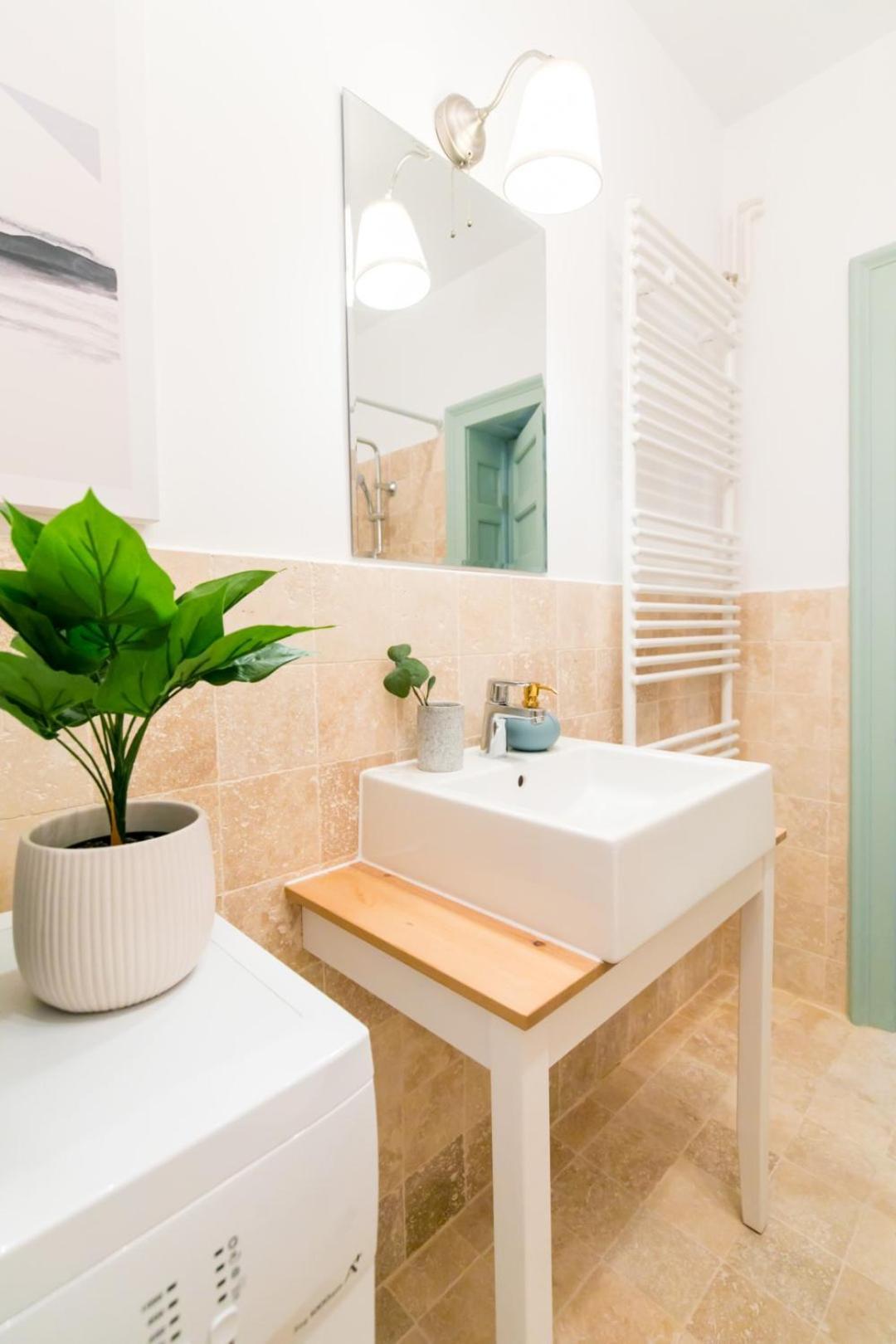 Heart Of The City - Cozy Apartments In Prime Location بوخارست الغرفة الصورة